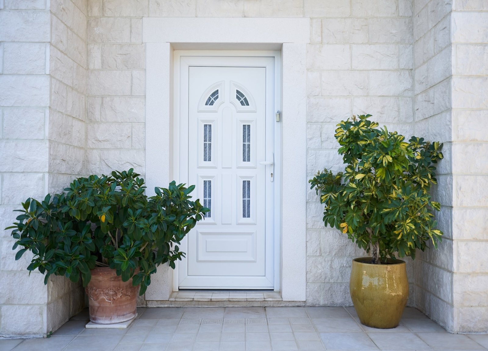 repeindre une porte d'entrée en pvc